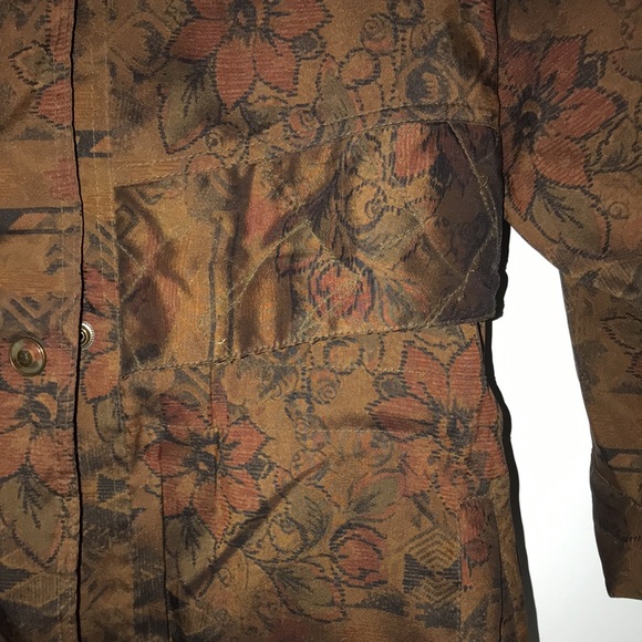 London Fog lined fingertip length jacket size small. Lining zips out Like new! - Picture 3 of 10